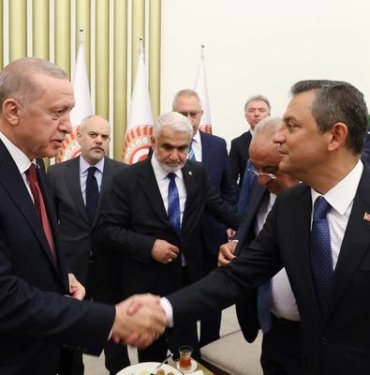 Cumhurbaşkanı Erdoğan, Özgür Özel ile 23 Nisan resepsiyonunda bir araya geldi! “Önümüzdeki hafta görüşeceğiz”