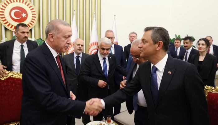 Cumhurbaşkanı Erdoğan, Özgür Özel ile 23 Nisan resepsiyonunda bir araya geldi! “Önümüzdeki hafta görüşeceğiz”