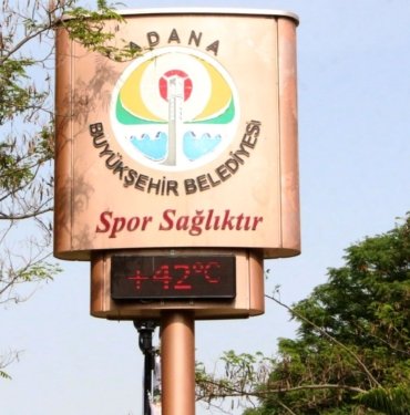 Adana “yanıyor” | Termometreler 42 dereceyi gösterdi