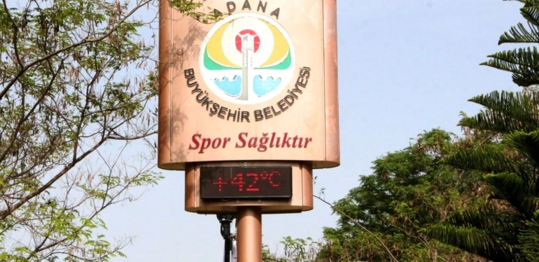 Adana “yanıyor” | Termometreler 42 dereceyi gösterdi