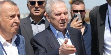 Aziz Yıldırım Fenerbahçe Kulübü Yüksek Divan Kurulu toplantısına 6 yıl sonra ilk kez katıldı! Yıldırım alana tekneyle geldi, o isme tepki gösterdi!