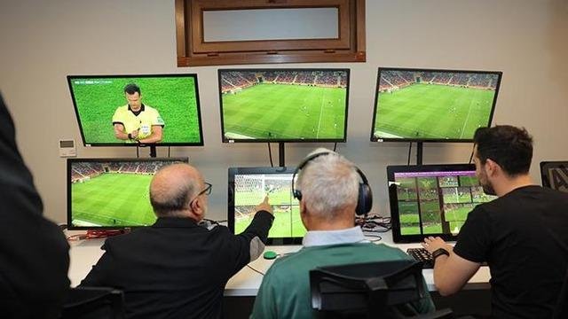 Fenerbahçe-Beşiktaş derbisinde görev yapacak yabancı VAR hakemi belli oldu!