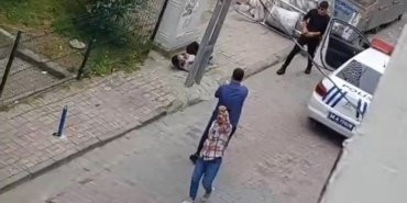 Küçükçekmece’de bıçaklı saldırgan paniği: Bacağından vurularak yakalandı
