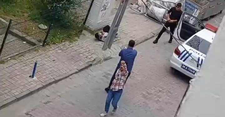Küçükçekmece’de bıçaklı saldırgan paniği: Bacağından vurularak yakalandı