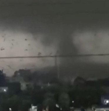 Çin’de hortum paniği: Ortalığı savaş alanına çevirdi