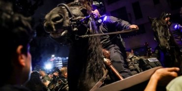 İsrailliler yine sokakta: Atlı birliklerle müdahale