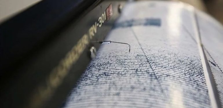 Endonezya’da 6,1 büyüklüğünde deprem