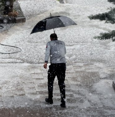 Ankara’da dolu ve sağanak hayatı felç etti