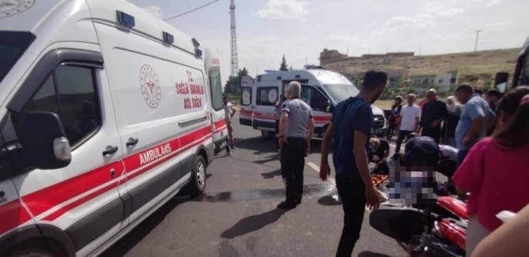 Mardin’de minibüs ile motosiklet çarpıştı: 2 ağır yaralı
