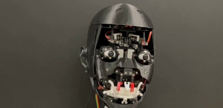 İnsan mimiklerini taklit eden robot: Emo