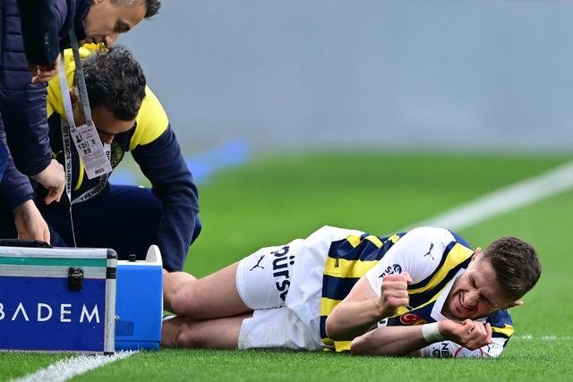 Fenerbahçe – Beşiktaş derbisinde sakatlanan İsmail Yüksek