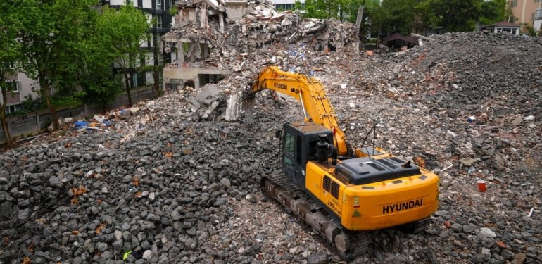 İstanbul Emniyet Müdürlüğü’nün yarım asırlık birinci şube binası yıkıldı