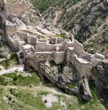 Depremde hasar alan Kahta Kalesi’nin restorasyonunda sona yaklaşıldı