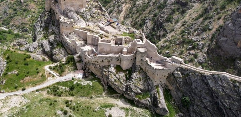 Depremde hasar alan Kahta Kalesi’nin restorasyonunda sona yaklaşıldı