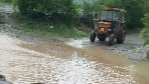 Amasya’da sağanak: Yollar göle döndü