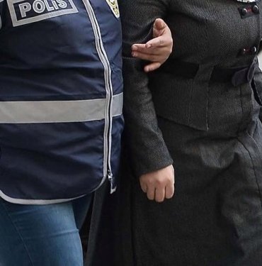 İstiklal Marşı’nda yüksek sesle müzik açan kadın gözaltında