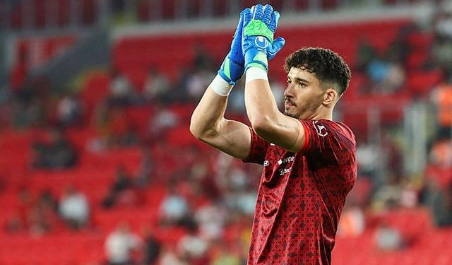 Altay Bayındır, Süper Lig devine haber yolladı!