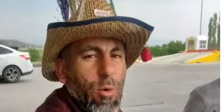 “Yürüyen Adam” lakaplı sosyal medya fenomeni Neşet Turan canlı yayın yaparken kamyon çarpması sonucu hayatını kaybetti
