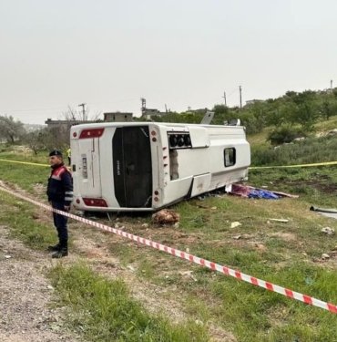 Gaziantep’te yolcu midibüsü devrildi: 1 ölü, 7 yaralı