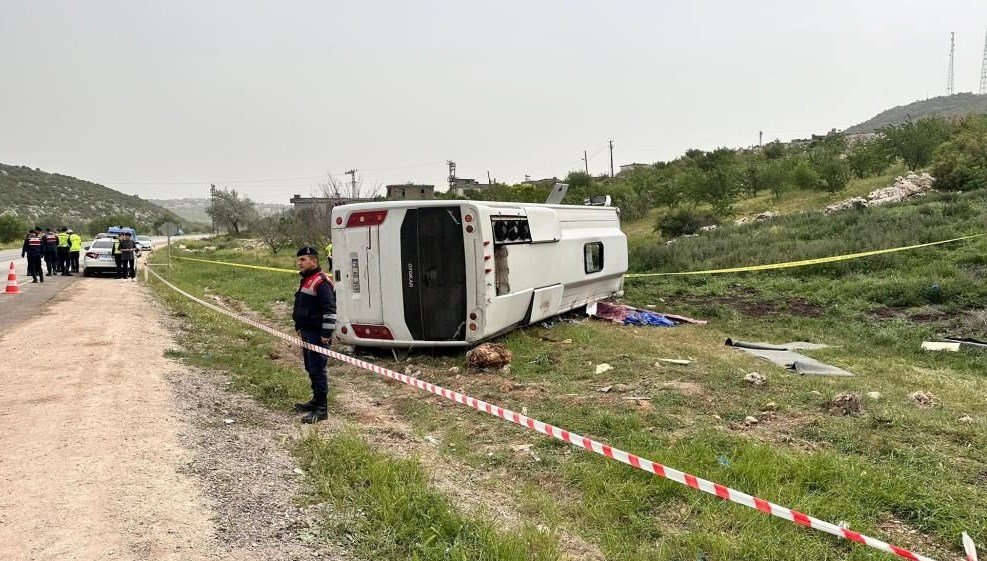 Gaziantep’te yolcu midibüsü devrildi: 1 ölü, 7 yaralı