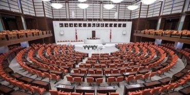 TBMM’de anayasa mesaisi | Numan Kurtulmuş ile Özgür Özel görüşmesi başladı