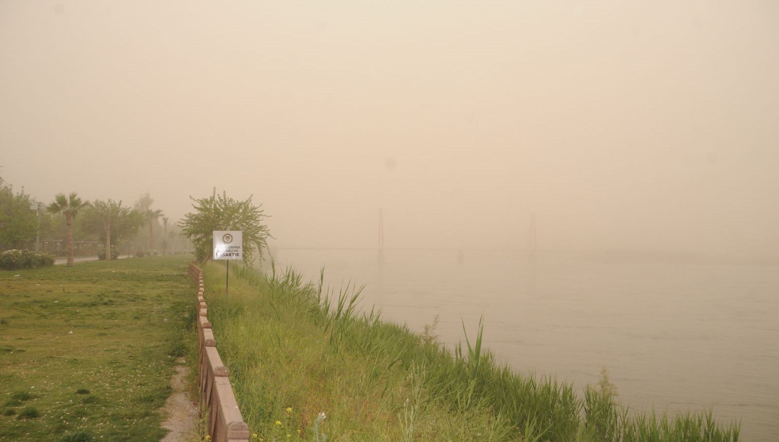 Güneydoğu toz altında: Göz gözü görmüyor