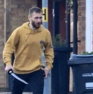 Londra’da kılıçlı saldırı: 13 yaşında çocuk öldü