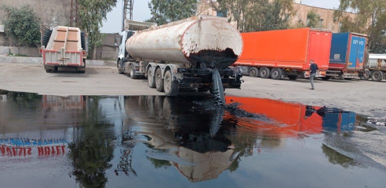 26 ton petrol yola döküldü