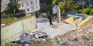 Yengesini yeğenlerinin gözü önünde boğarak öldürdü
