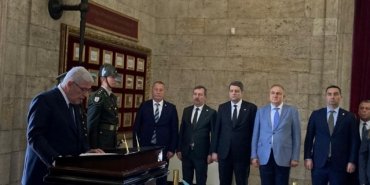 İYİ Parti lideri Dervişoğlu’ndan Anıtkabir’e ziyaret