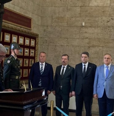 İYİ Parti lideri Dervişoğlu’ndan Anıtkabir’e ziyaret