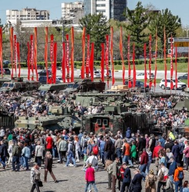 Rusya, Ukrayna ordusundan ele geçirdiği Batı teçhizatını sergiliyor