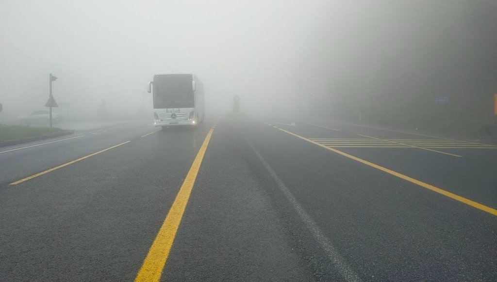 Bolu Dağı’nda sis: Görüş mesafesi 30 metreye düştü