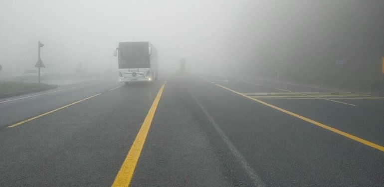 Bolu Dağı’nda sis: Görüş mesafesi 30 metreye düştü