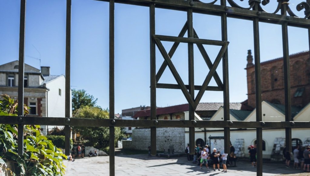 Polonya’da sinagoga molotof kokteylli saldırı