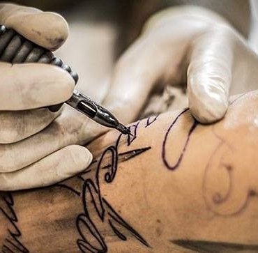 Son 5 yılda 1 milyondan fazla dövme sildirme işlemi uygulandı