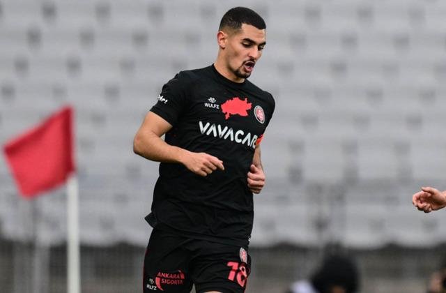 Fenerbahçe yeni sezonun ilk transferini yaptı! Fatih Karagümrük forması giyen Levent Mercan ile anlaşma sağlandı