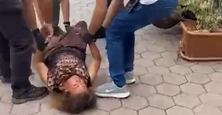 Hırsızlığa suçüstü: Polise direndi, yaka paça gözaltına alındı