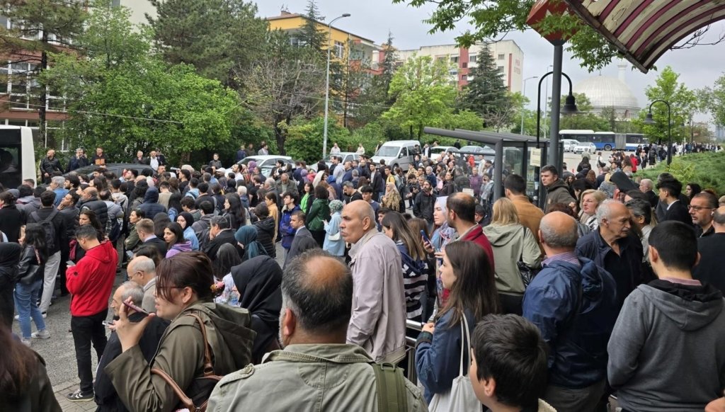 Sağanağın vurduğu Ankara’da metro istasyonlarında aksama