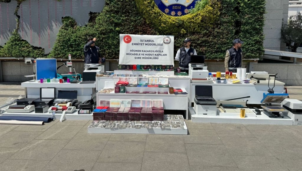 İstanbul’da sahte pasaport operasyonu: 4 gözaltı