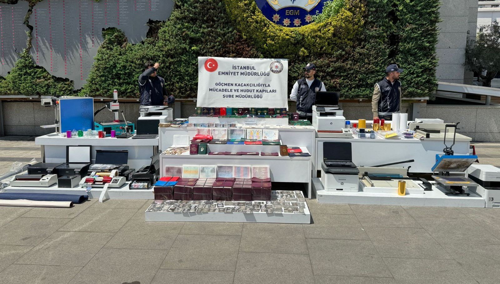 İstanbul’da sahte pasaport operasyonu: 4 gözaltı