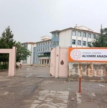 Okul müdürünü bıçaklayan öğrenci tutuklandı