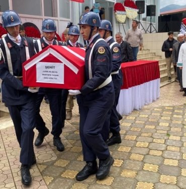 Şehit astsubay başçavuş son yolculuğuna uğurlandı