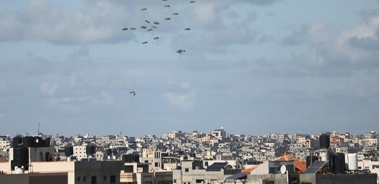Gazze’ye havadan bırakılan yardımların paraşütleri açılmadı: Çok sayıda ölü ve yaralı var