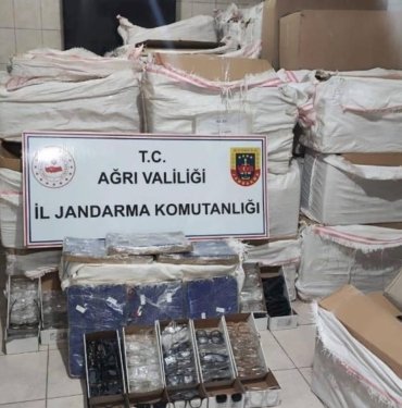 Ağrı’da 53 bin 500 kaçak güneş gözlüğü ele geçirildi