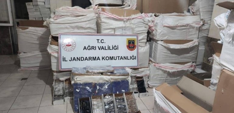 Ağrı’da 53 bin 500 kaçak güneş gözlüğü ele geçirildi