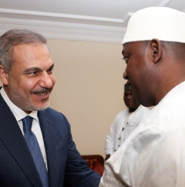 İslam İşbirliği Teşkilatı Zirvesi: Bakan Fidan, Gambiya lideri Barrow ile bir araya geldi