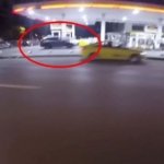Kadıköy’de kontrolden çıkan otomobil benzinliğe girdi
