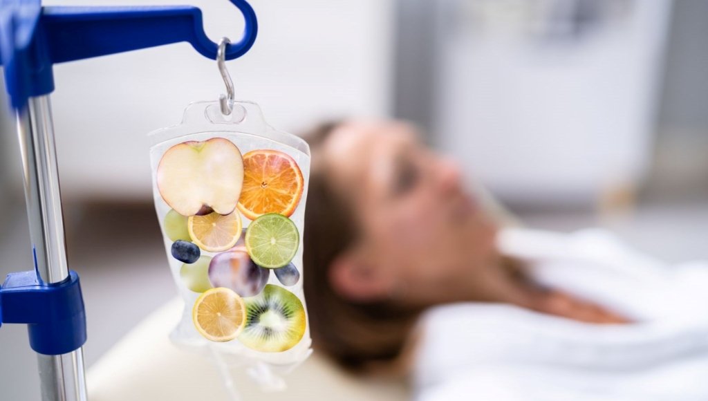 Ölüme götüren serum çılgınlığı: Fenomenlerin önerisi atom, vitamin kokteyli, gençleşme iksirine dikkat!