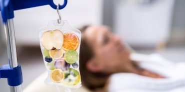 Ölüme götüren serum çılgınlığı: Fenomenlerin önerisi atom, vitamin kokteyli, gençleşme iksirine dikkat!
